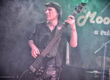 Jochen Reinsberg - bass bei Moore and More - tribute to Gary Moore