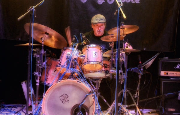 Reiner Heinzen - drums bei Moore and More - a tribute to Gary Moore